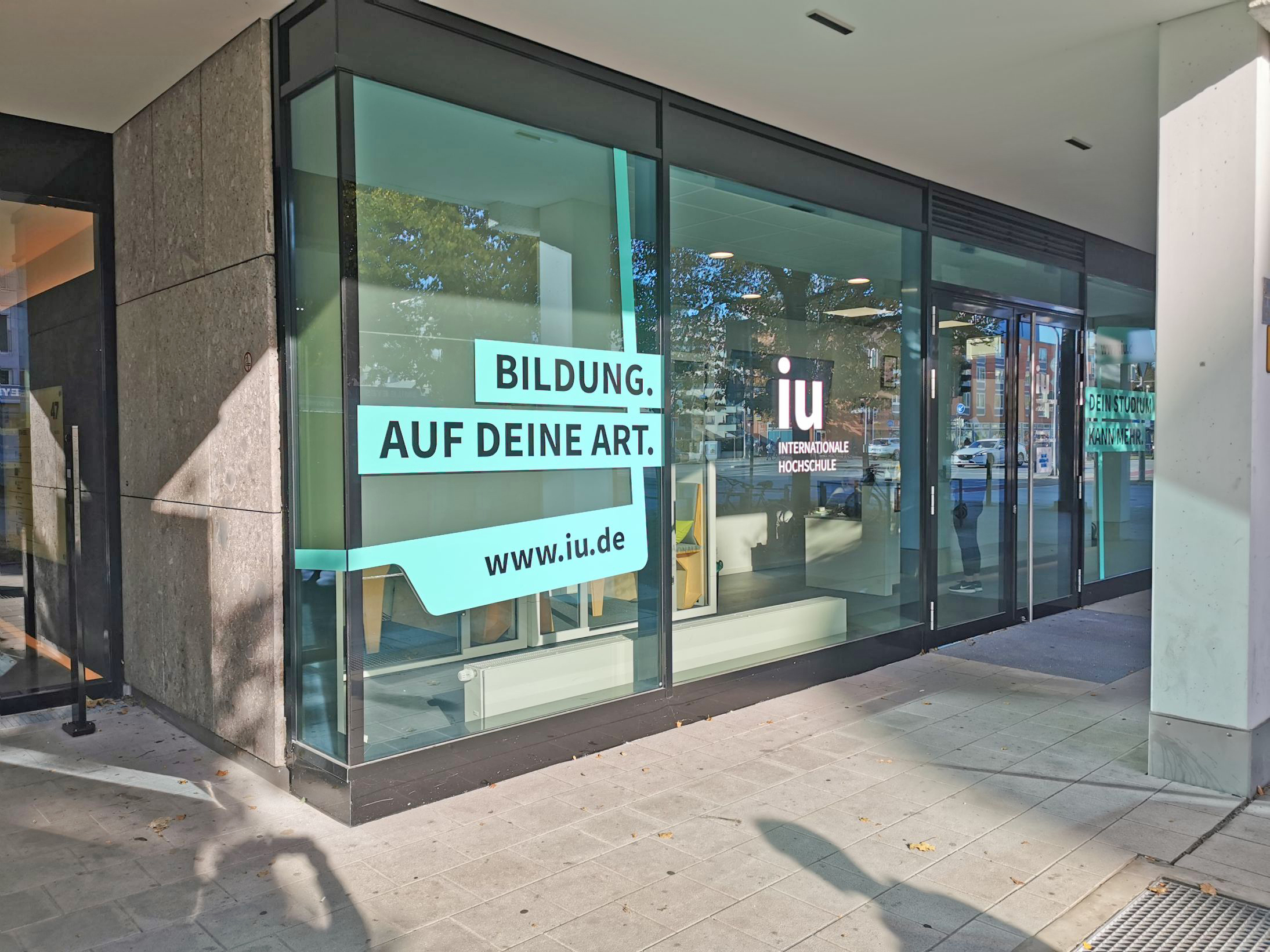 A1 IU Internationale Hochschule Standort München Folierungen der Fenster